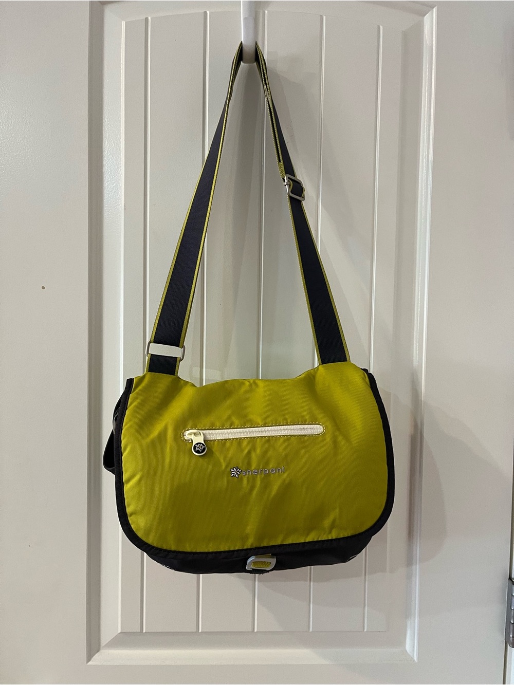 Sherpani Lime Green and Dark Gray Crossbody Messenger Bag